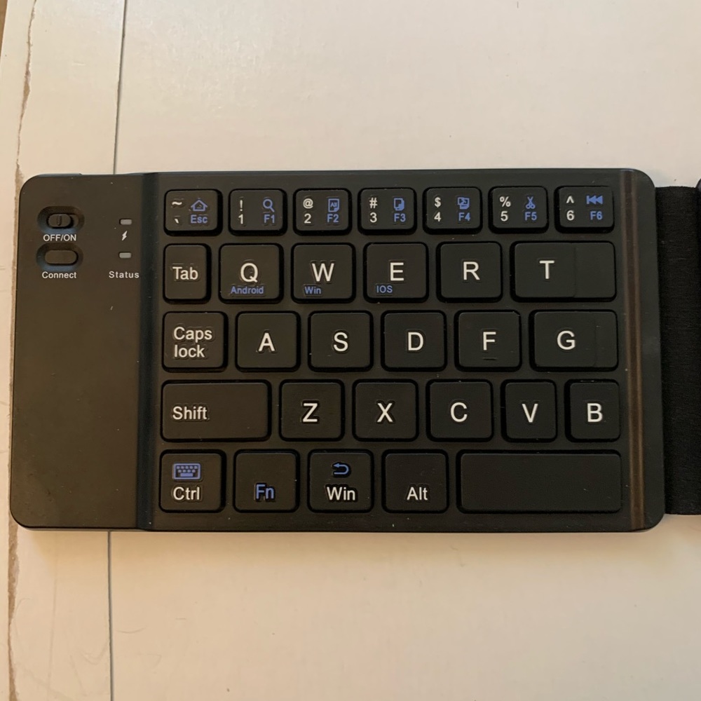 Wireless Bluetooth Keyboard - Picture 2 of 6